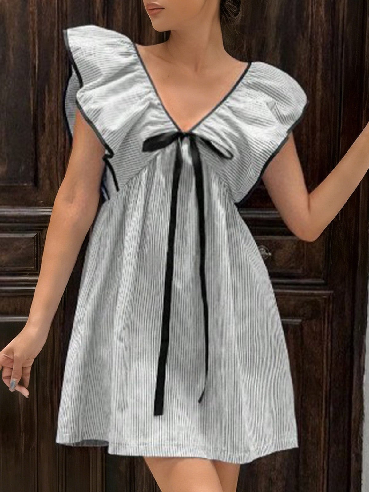 Women's Contrast Trim Flutter Sleeve Swing Dress