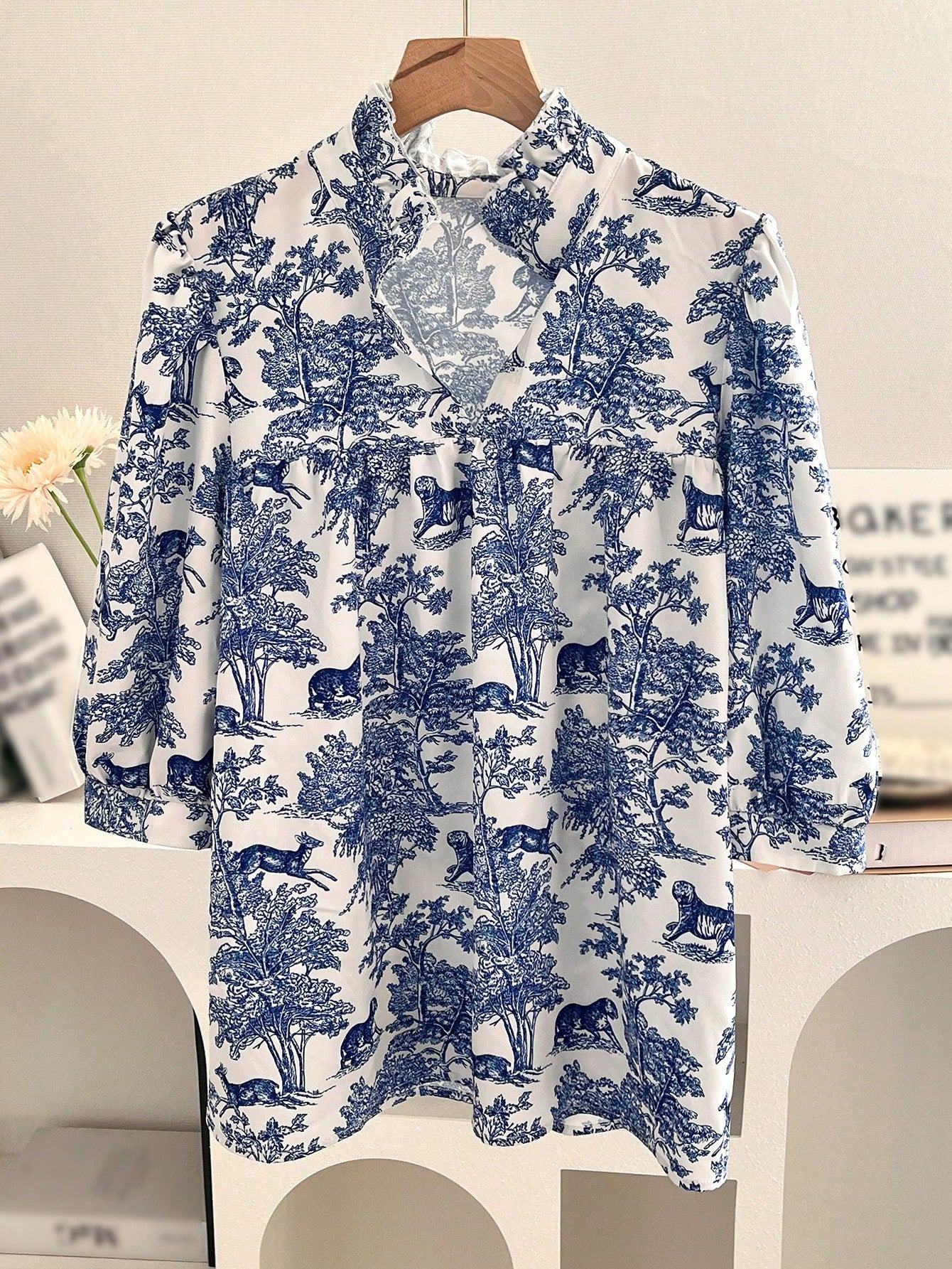 Women's V-neck Ruffle Collar Printed Shirts