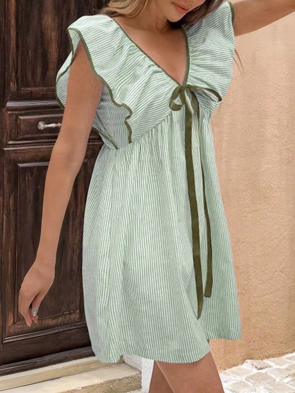 Women's Contrast Trim Flutter Sleeve Swing Dress